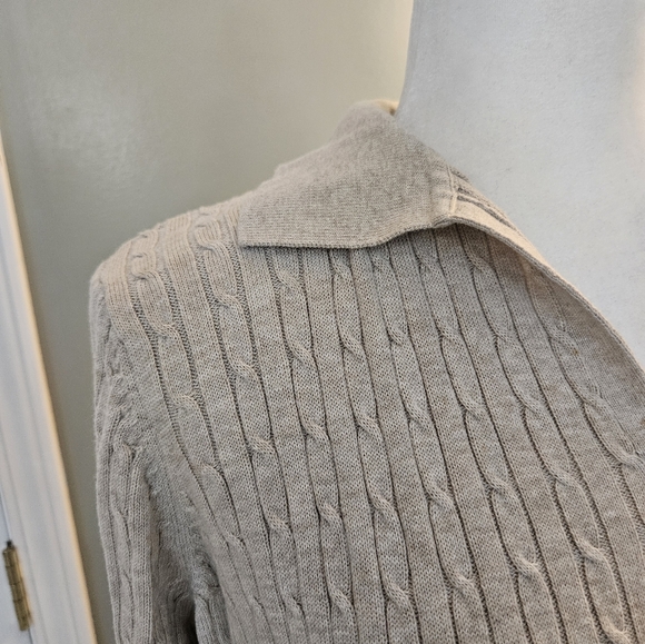 Kim Rogers Women's Size Medium Classic Cable Knit Sweater in Beige Collar V-Neck - Picture 2 of 15